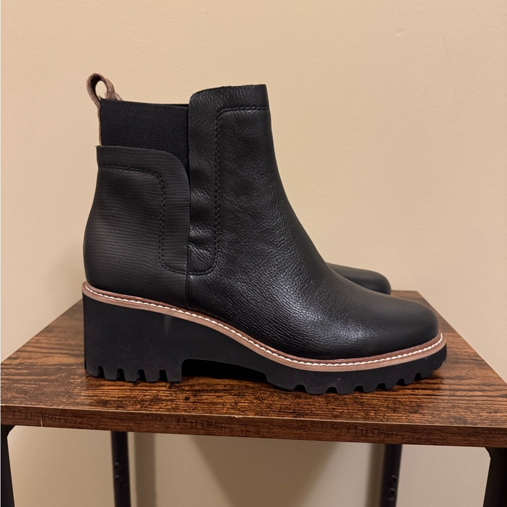 Brand new Huey H20 Dolce Vita booties (wide)